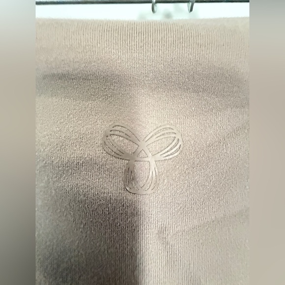 Aritzia TNA Hold It Atmosphere High Rise Bike Shorts - Tan - Picture 4 of 5